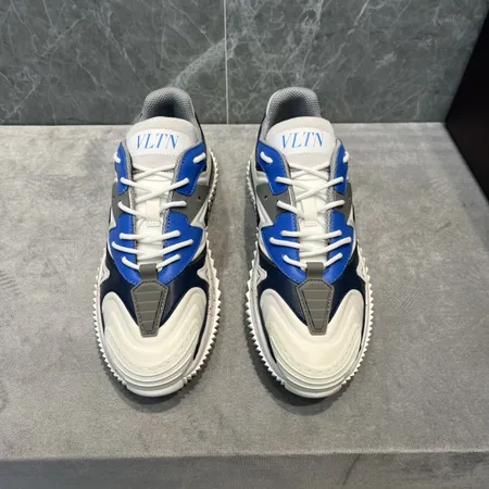 ヴァレンティノ スニーカー