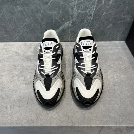 ヴァレンティノ スニーカー