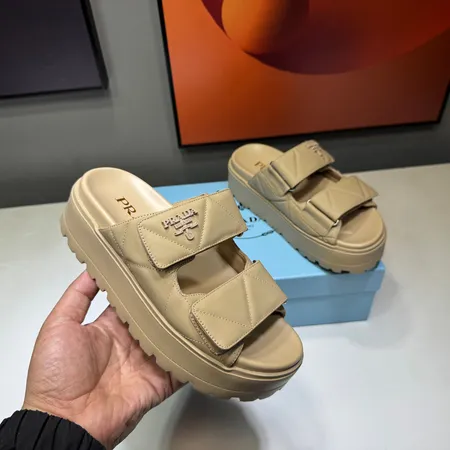 プラダ スリッパ