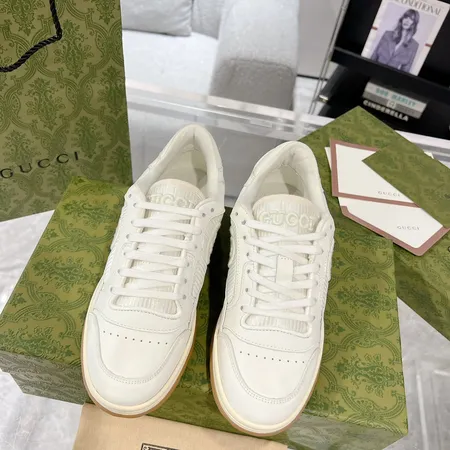 グッチ カジュアルシューズ