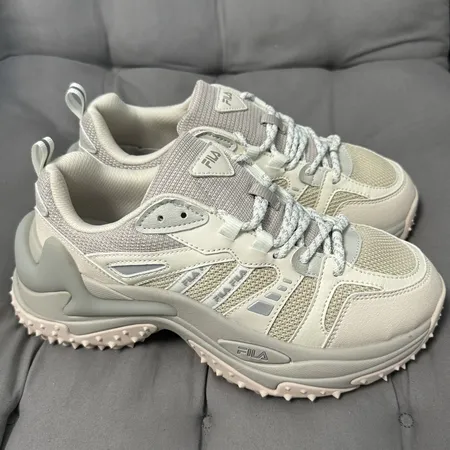 フィラ スニーカー