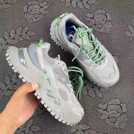 フィラ スニーカー