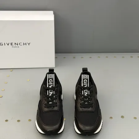 ジバンシィ スニーカー