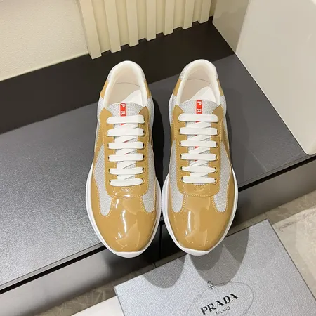 プラダ カジュアルシューズ