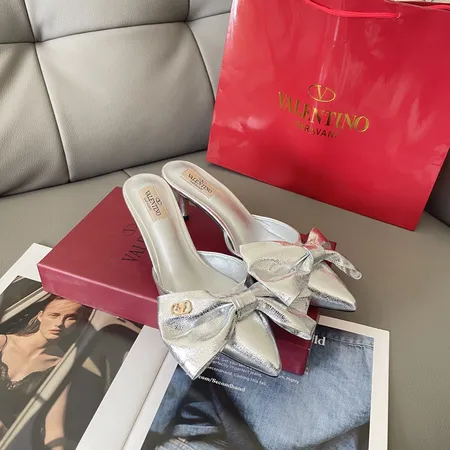 ヴァレンティノ サンダル