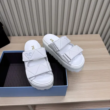 プラダ スリッパ