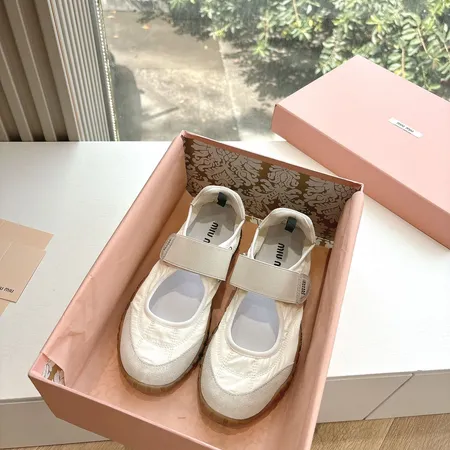 ミュウミュウ カジュアルシューズ