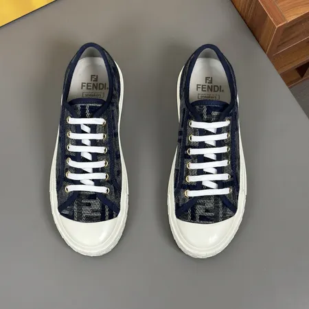 フェンディ カジュアルシューズ