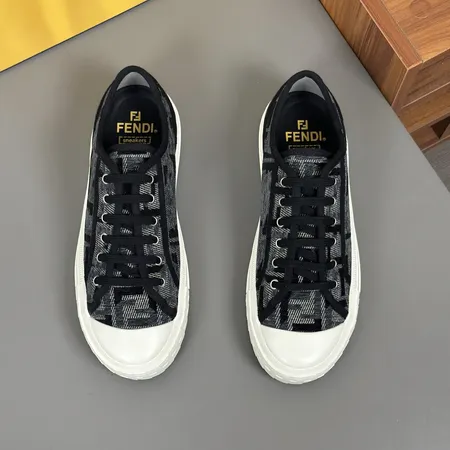 フェンディ カジュアルシューズ