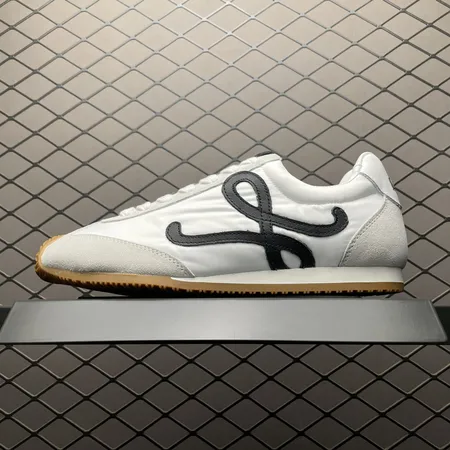 ロエベ スニーカー