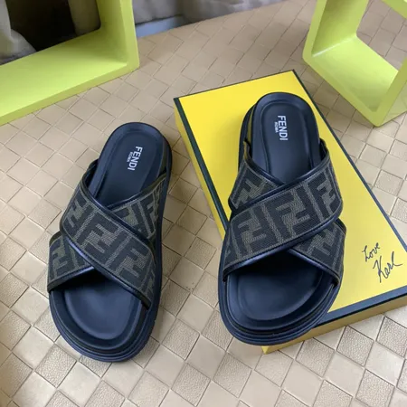 フェンディ スリッパ