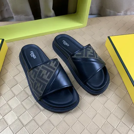 フェンディ スリッパ