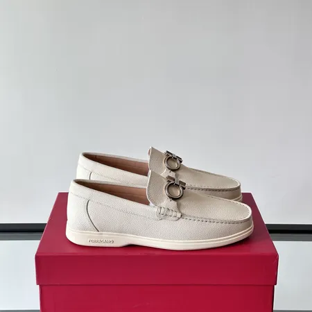 フェラガモ カジュアルシューズ