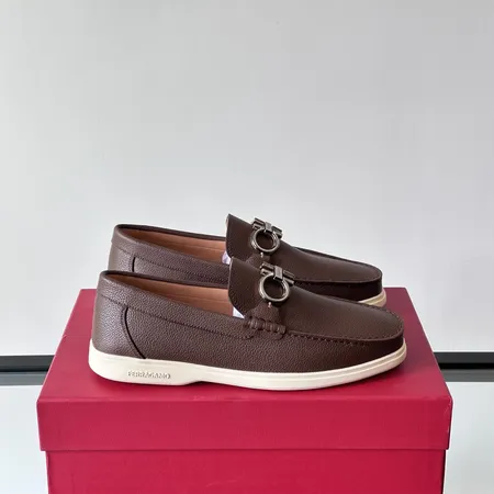 フェラガモ カジュアルシューズ