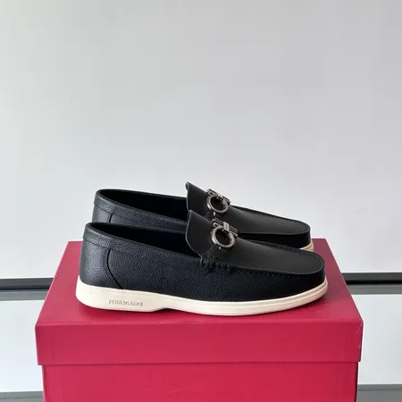 フェラガモ カジュアルシューズ