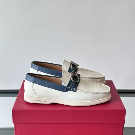 フェラガモ カジュアルシューズ