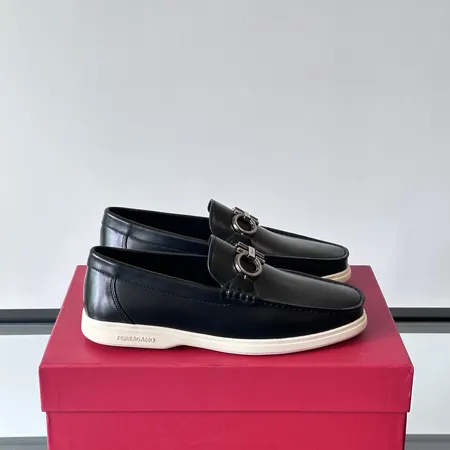 フェラガモ カジュアルシューズ