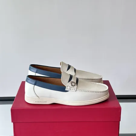 フェラガモ カジュアルシューズ