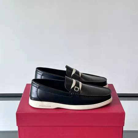 フェラガモ カジュアルシューズ