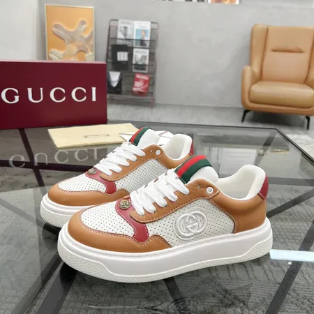 グッチ カジュアルシューズ