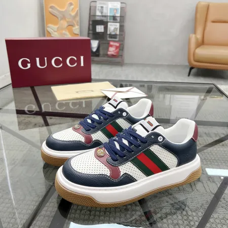 グッチ カジュアルシューズ