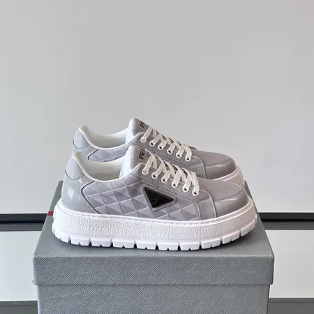 プラダ カジュアルシューズ