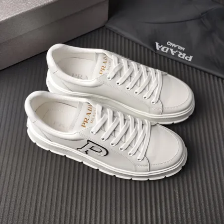 プラダ カジュアルシューズ