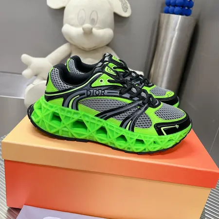 カウズ スニーカー