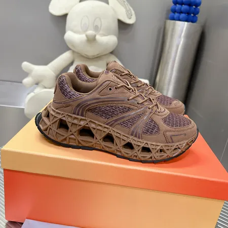 カウズ スニーカー