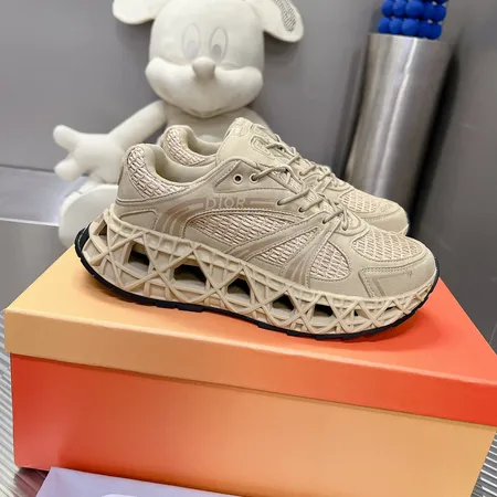 カウズ スニーカー