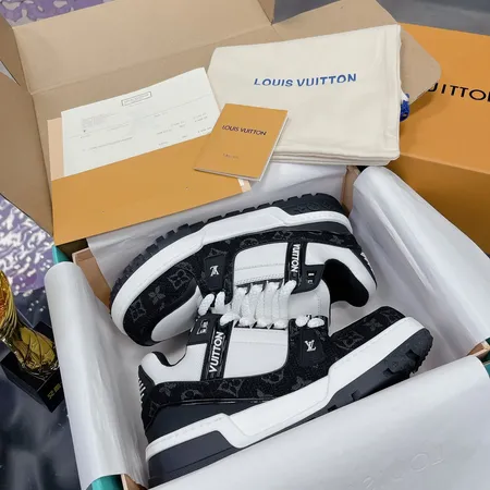 ルイヴィトン カジュアルシューズ