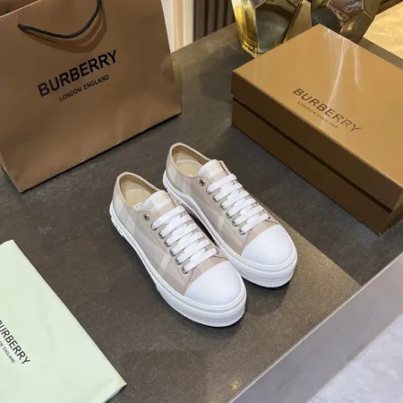 バーバリー ス カジュアルシューズ