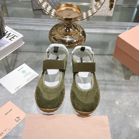 ミュウミュウ カジュアルシューズ