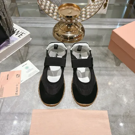 ミュウミュウ カジュアルシューズ