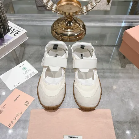 ミュウミュウ カジュアルシューズ