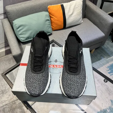 プラダ カジュアルシューズ