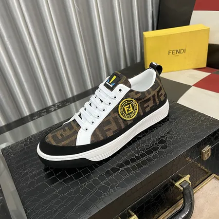 フェンディ カジュアルシューズ