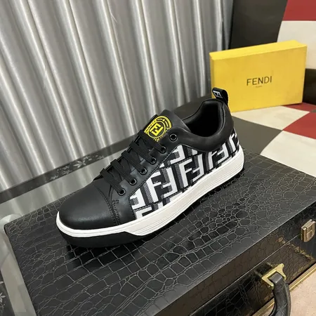フェンディ カジュアルシューズ