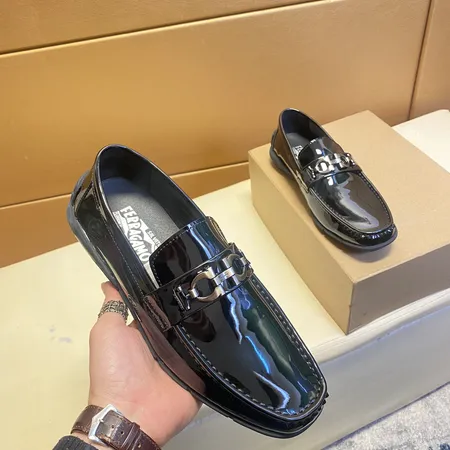 フェラガモ カジュアルシューズ