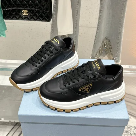 プラダ カジュアルシューズ