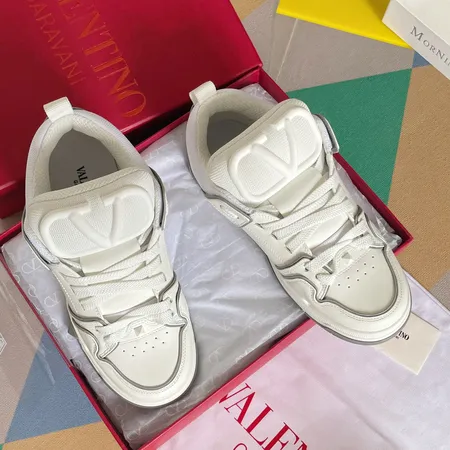 ヴァレンティノ カジュアルシューズ