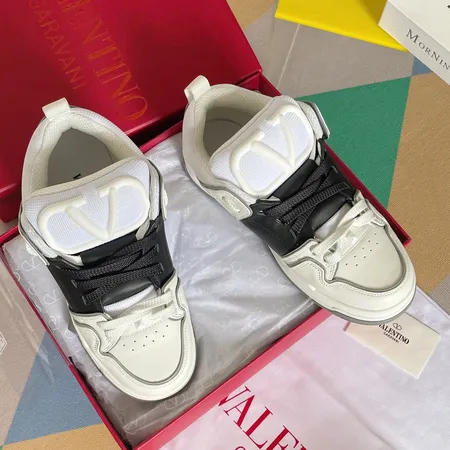 ヴァレンティノ カジュアルシューズ