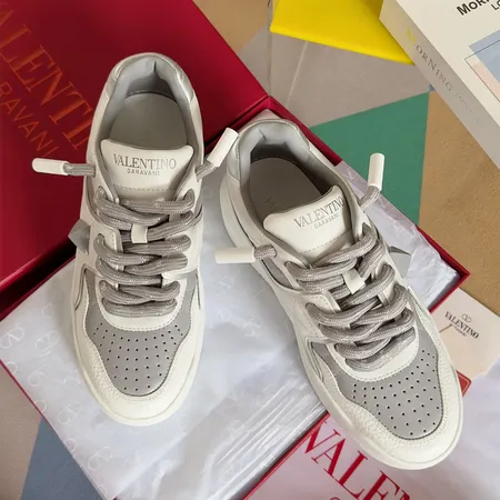 ヴァレンティノ カジュアルシューズ