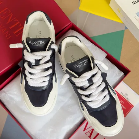 ヴァレンティノ カジュアルシューズ
