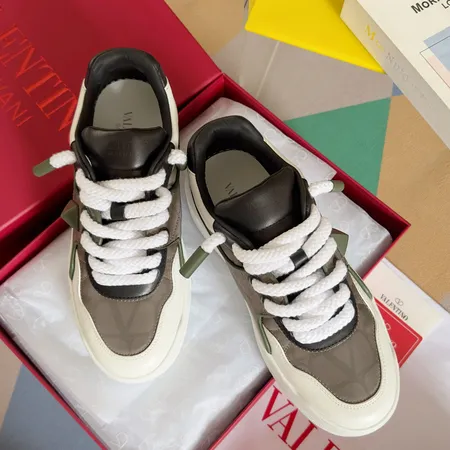 ヴァレンティノ カジュアルシューズ