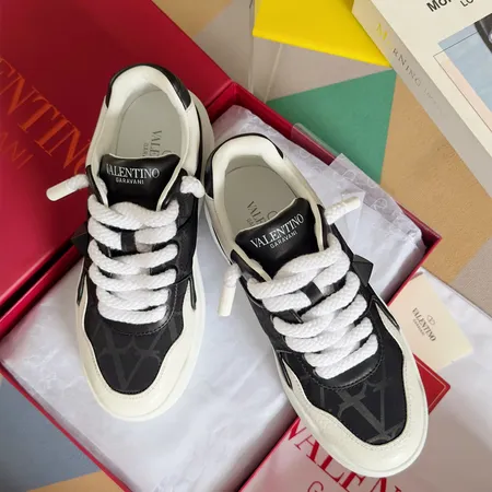 ヴァレンティノ カジュアルシューズ