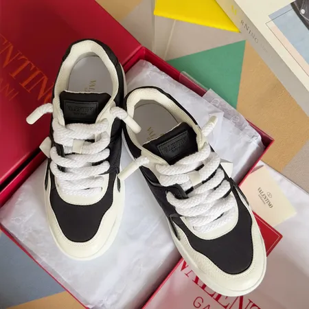 ヴァレンティノ カジュアルシューズ