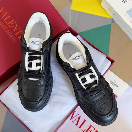 ヴァレンティノ カジュアルシューズ