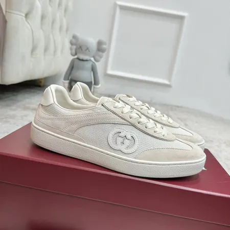 グッチ カジュアルシューズ