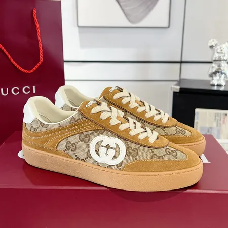 グッチ カジュアルシューズ